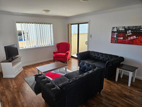 Quintet 1 155 - Holiday Find 0