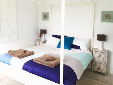 Aurora Beachfront Cottage - Holiday Find 1