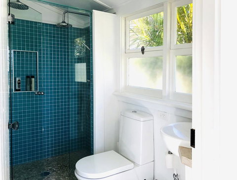 Aurora Beachfront Cottage - Holiday Find 2