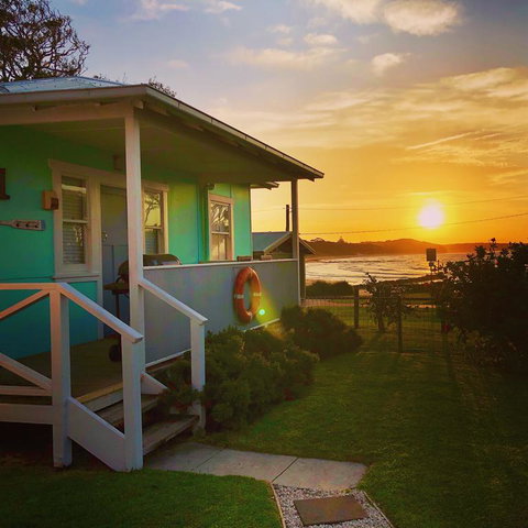 Aurora Beachfront Cottage - Holiday Find 3