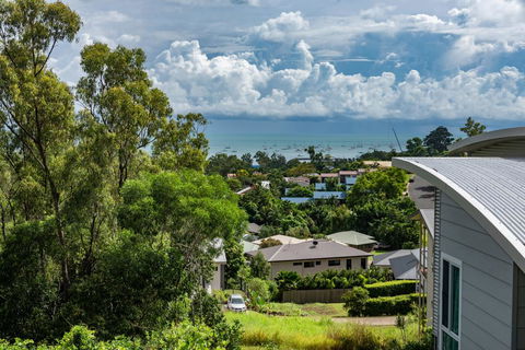 Austinmer - Cannonvale - Holiday Find 2