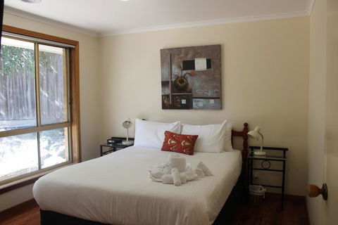 Australian Home Away @ Doncaster Anderson Creek 2 - Holiday Find 2