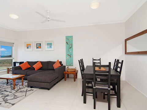 Avalon 3 - Views To Die For - Across The Road From Convent Beach - Holiday Find 3