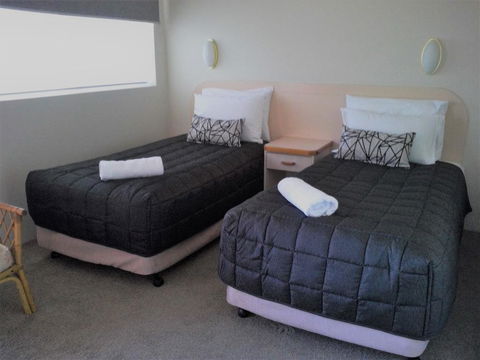 AZA Motel - Holiday Find 1
