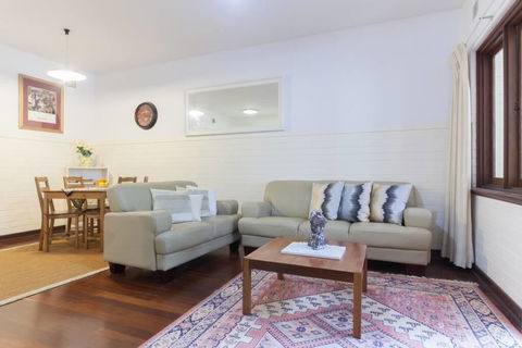 B2 Broadway Abode Close To Swan River, UWA & Hospitals - Holiday Find 0