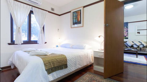 B4 Apartment Close To City, UWA, Nedlands & Swan River - Holiday Find 1