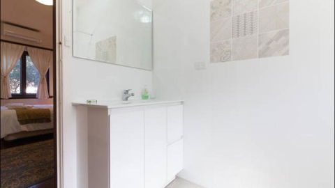 B4 Apartment Close To City, UWA, Nedlands & Swan River - Holiday Find 3