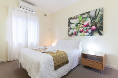 B5 Close To Nedlands, Cafes, Swan River, SCGH & UWA - Holiday Find 1
