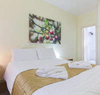 B5 Close to Nedlands Cafes Swan River SCGH  UWA - Holiday Find