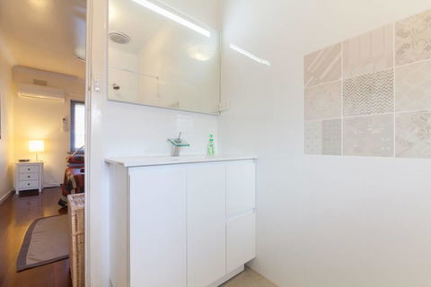 B7 Close To UWA, Swan River, Cafes And The New Children's Hospital - Holiday Find 0