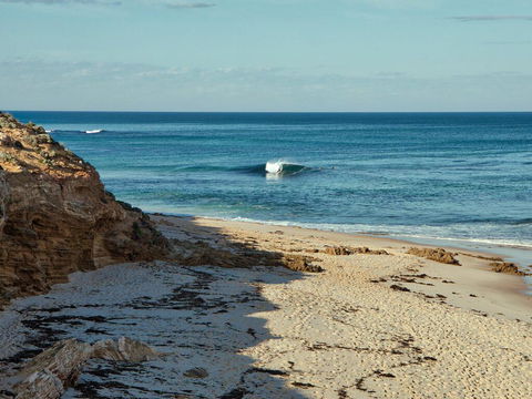 Back Beach Hideaway - Holiday Find 1