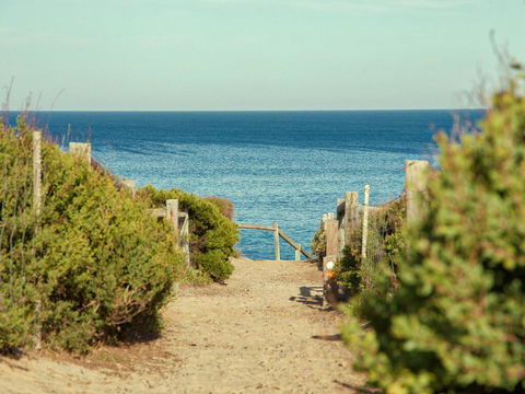 Back Beach Hideaway - Holiday Find 3