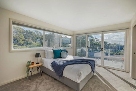 Baileys Beach House - Holiday Find 1