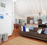 Balena  Culburra - Pet Friendly - 1 Min Walk to Beach - Holiday Find