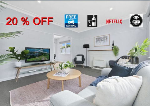 BALLARAT CLOSE 2 CBD + HOSPITAL+3BR HOME+NETFLIX + WiFi + Gift - Holiday Find 0