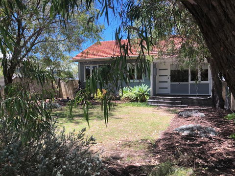 Barefoot Beach Cottage - Busselton - Holiday Find 1