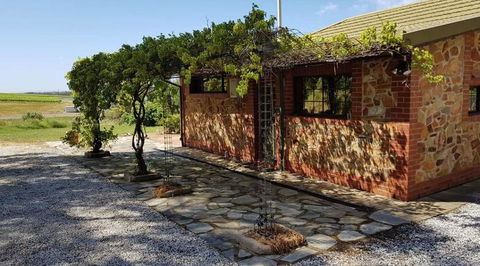 Barossa Glen - Henri's Cottage - Bed & Breakfast - Holiday Find 0