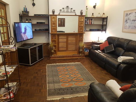 Barossa Glen - Henri's Cottage - Bed & Breakfast - Holiday Find 1