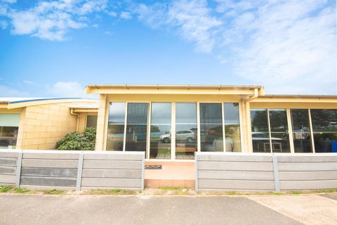 Bayview No 2 - Next To The Beach - Holiday Find 0