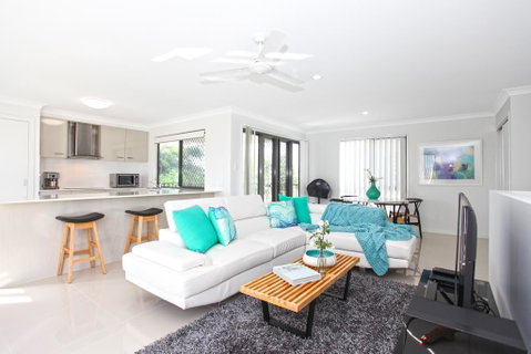 Beach Breeze Holiday House - Holiday Find 0