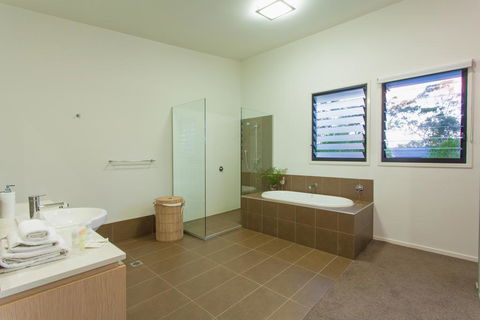 Beach Road Holiday Homes - Holiday Find 1