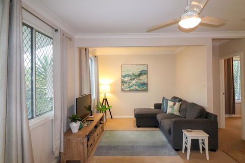 Beach Side Cottage At Blacksmiths - Holiday Find 3