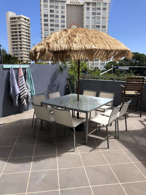 Beach Side Ocean Burleigh Heads 3 Bedroom Family Accomodation - Holiday Find 1