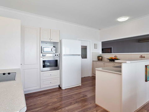 Beached Inn' 93 Foreshore Drive - Spacious Beach Front House - Holiday Find 2