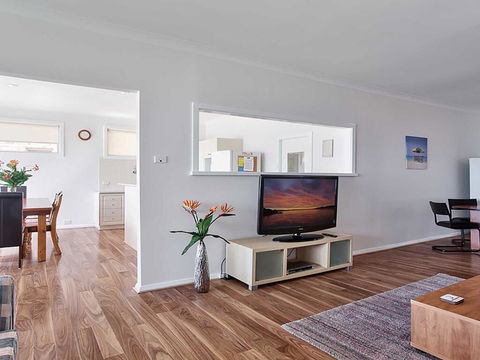 Beached Inn' 93 Foreshore Drive - Spacious Beach Front House - Holiday Find 3