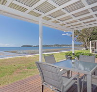 Beached Inn' 93 Foreshore Drive - Spacious beach front house - Holiday Find