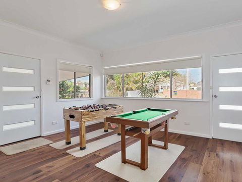 Beached Inn' 93 Foreshore Drive - Spacious Beach Front House - Holiday Find 1