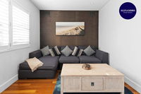 BEACHFRONT APARTMENT // DREAM LOCATION // CLOEY2