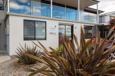 Beachfront Apartment Blackmans Bay - Holiday Find 1