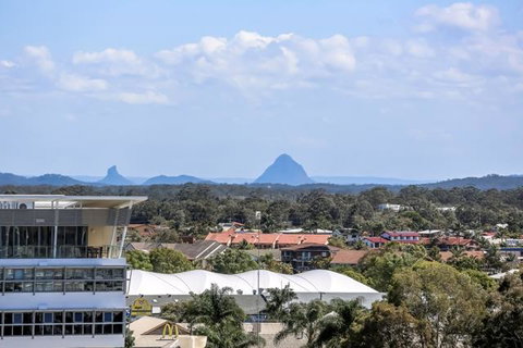 Beachfront Mooloolaba Apartment - Holiday Find 2