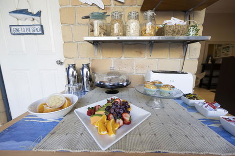 Beachhouse Bed And Breakfast - Holiday Find 1