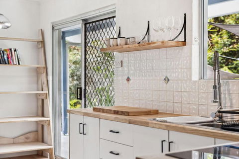 Red Rock Rest - Holiday Find 0