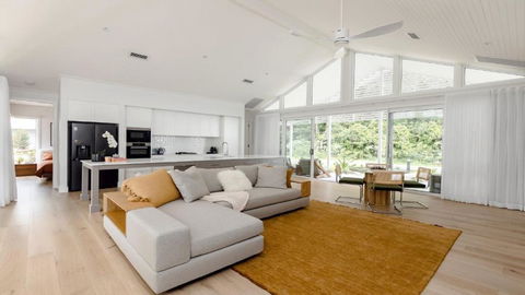 Resort Style Living With Pool, Tennis Court And Beach - Holiday Find 0