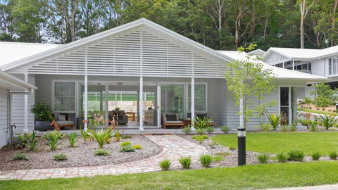 Resort Style Living With Pool, Tennis Court And Beach - Holiday Find 3