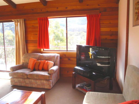 Retro 2 Bedroom Apartment - Holiday Find 3