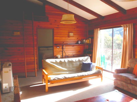 Retro 2 Bedroom Apartment - Holiday Find 2