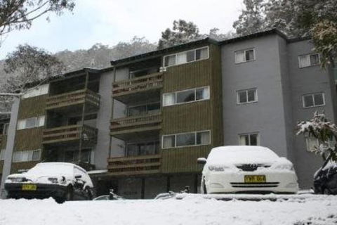 Retro 2 Bedroom Apartment - Holiday Find 1