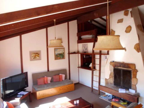 Retro 2 Bedroom Apartment - Holiday Find 0