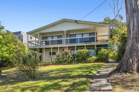 Retro Retreat - Holiday Find 1