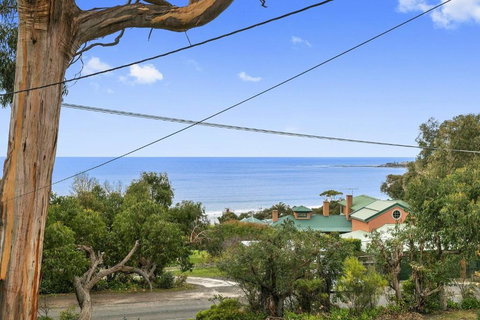 Retro Retreat - Holiday Find 2