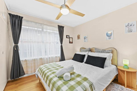 Retro Retreat - Mornington - Holiday Find 1