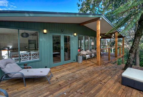 Ribbon Gum Lodge - Holiday Find 2