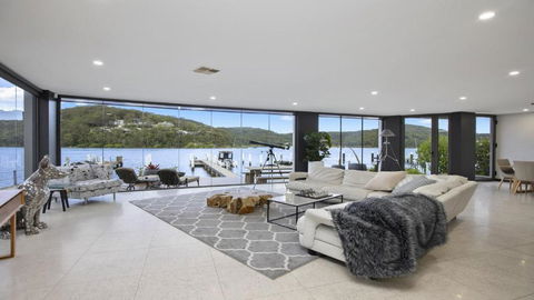 Riptides Booker Bay -Waterfront Apartment, Walk To Shops & Cafes - Holiday Find 0
