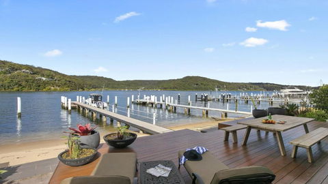 Riptides Booker Bay -Waterfront Apartment, Walk To Shops & Cafes - Holiday Find 1