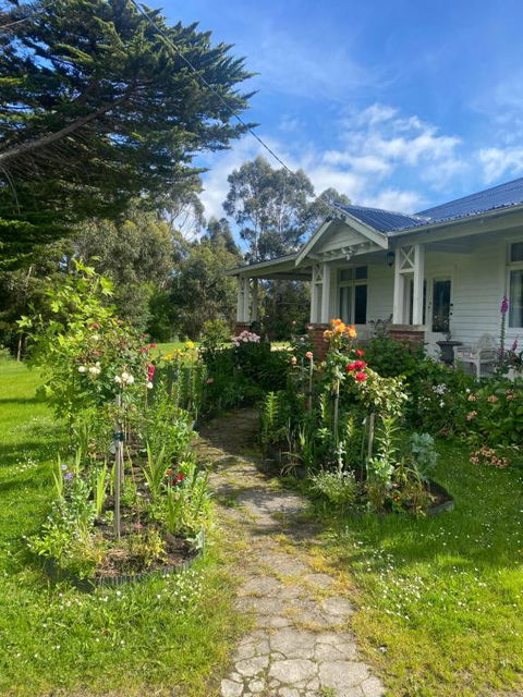 River Front Estate - Holiday Find 0