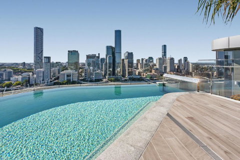 River-View Unit With Rooftop Pool Near Museums - Holiday Find 0